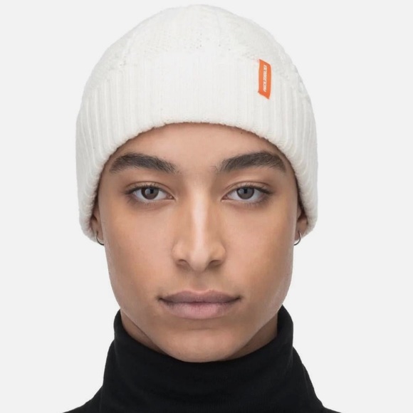 Nobis - No Cold Shoulder Beanie - Picture 4 of 14